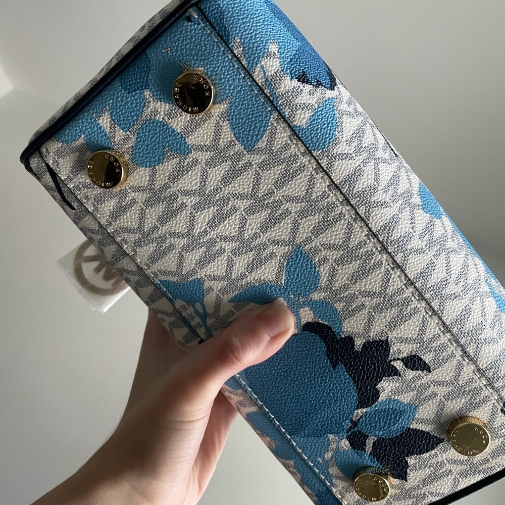 Michael Kors 💙 Aria Blue Floral Studded Designer Crossbody Handbag - Picture 2 of 7